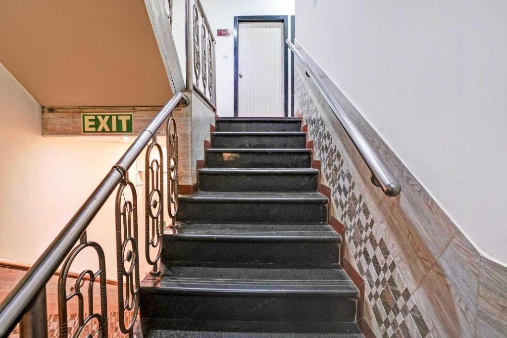 Hotel Fabhotel Kailash Park 2*