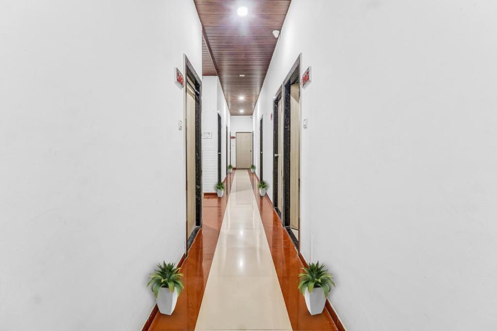 Hotel Fabhotel Kailash Park