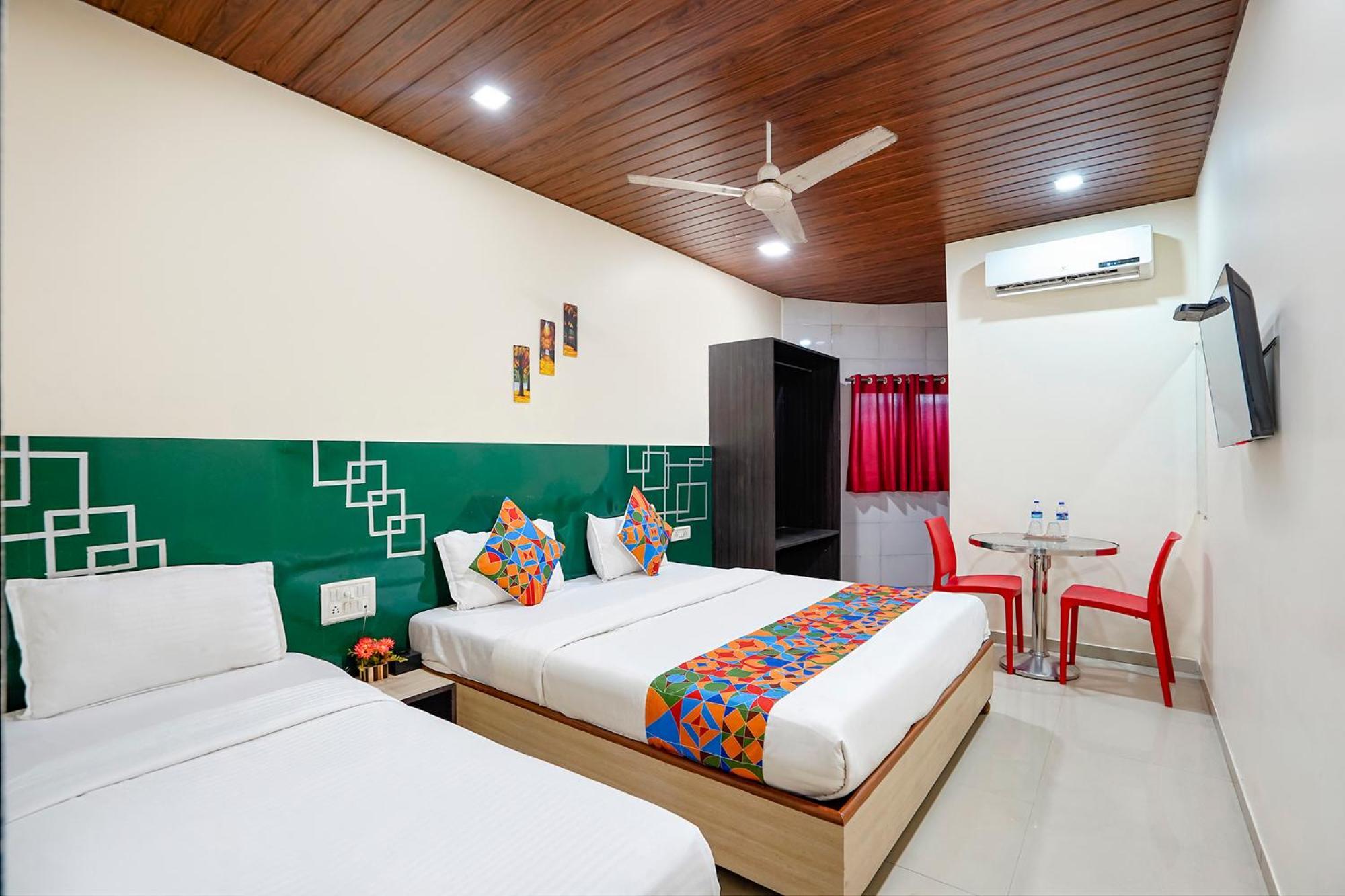 Fabhotel Kailash Park