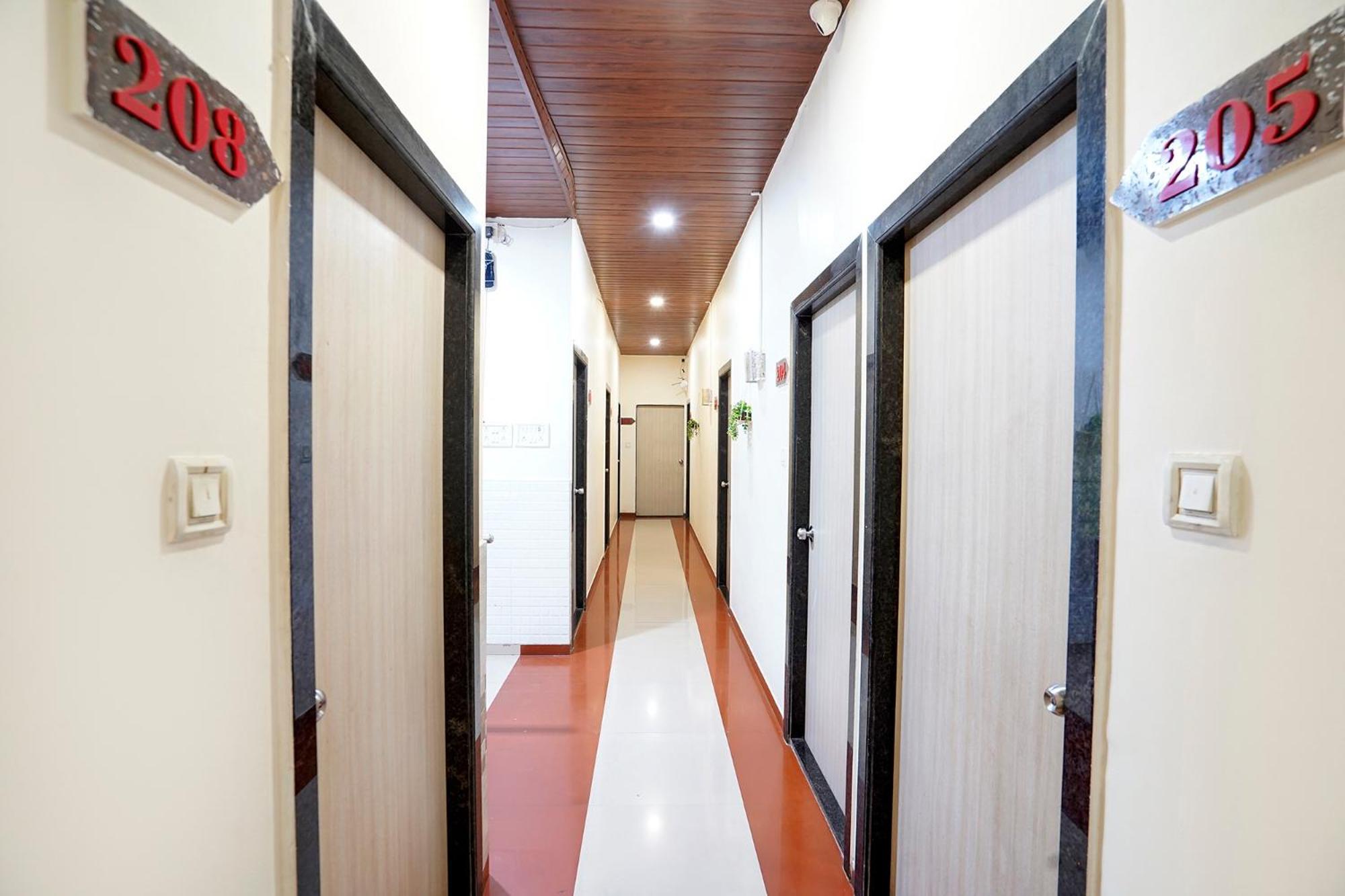 Fabhotel Kailash Park 2* Bombay