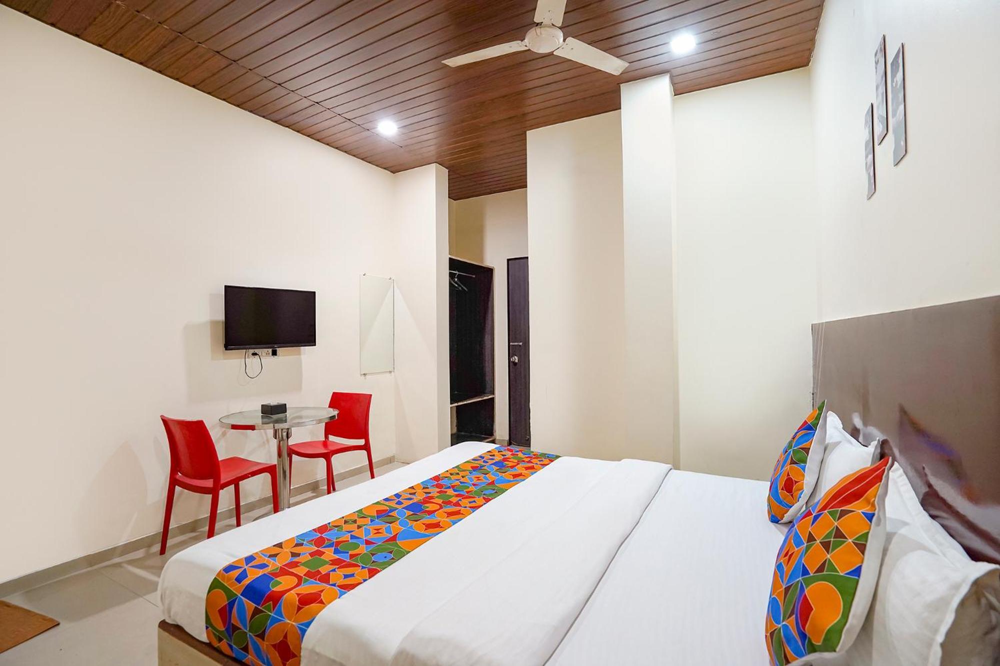 Fabhotel Kailash Park Bombay